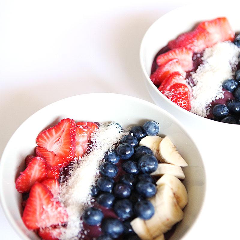 Açaí berry bowl with fresh fruit topping